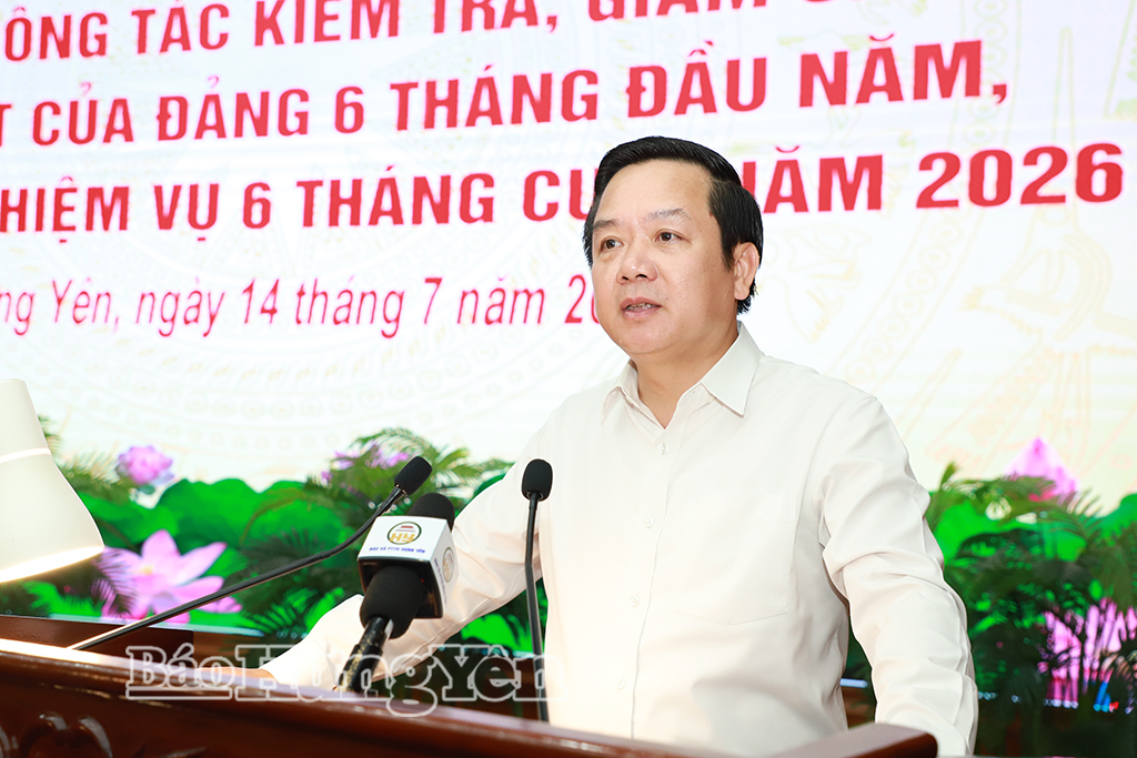 Đồng chí Phạm Quang Ngọc, Ủy viên Ban Chấp hành Trung ương Đảng, Bí thư Tỉnh ủy phát biểu chỉ đạo tại hội nghị.