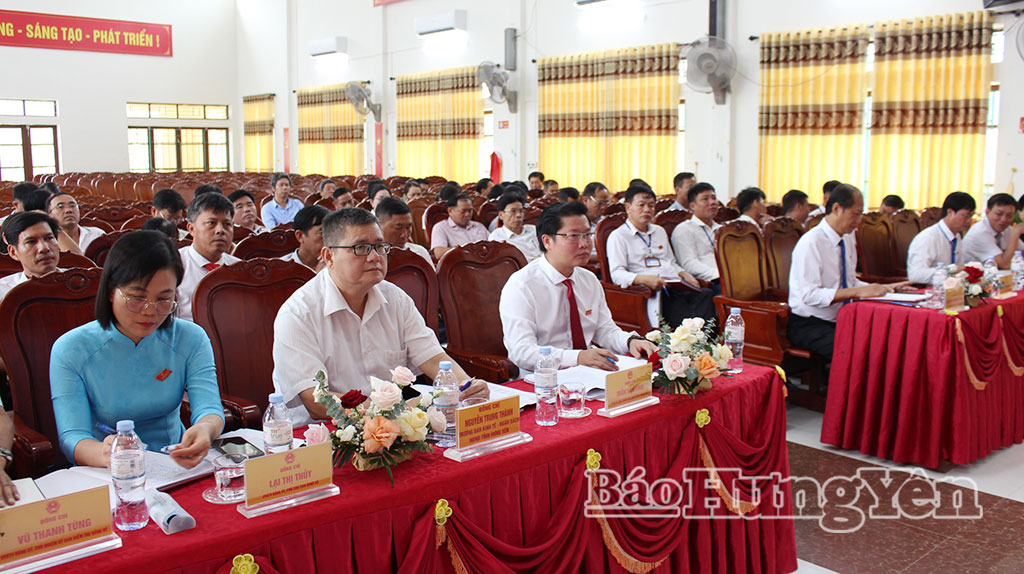 Các đại biểu dự kỳ họp.
