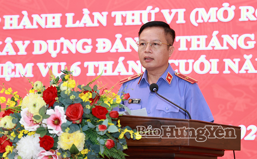 Đại biểu tham luận tại hội nghị.