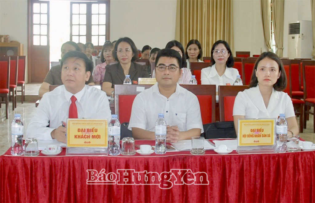 Các đại biểu dự kỳ họp.