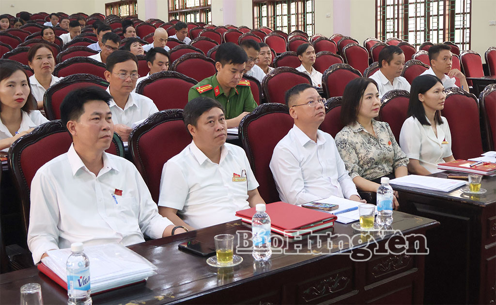 Các đại biểu dự kỳ họp.