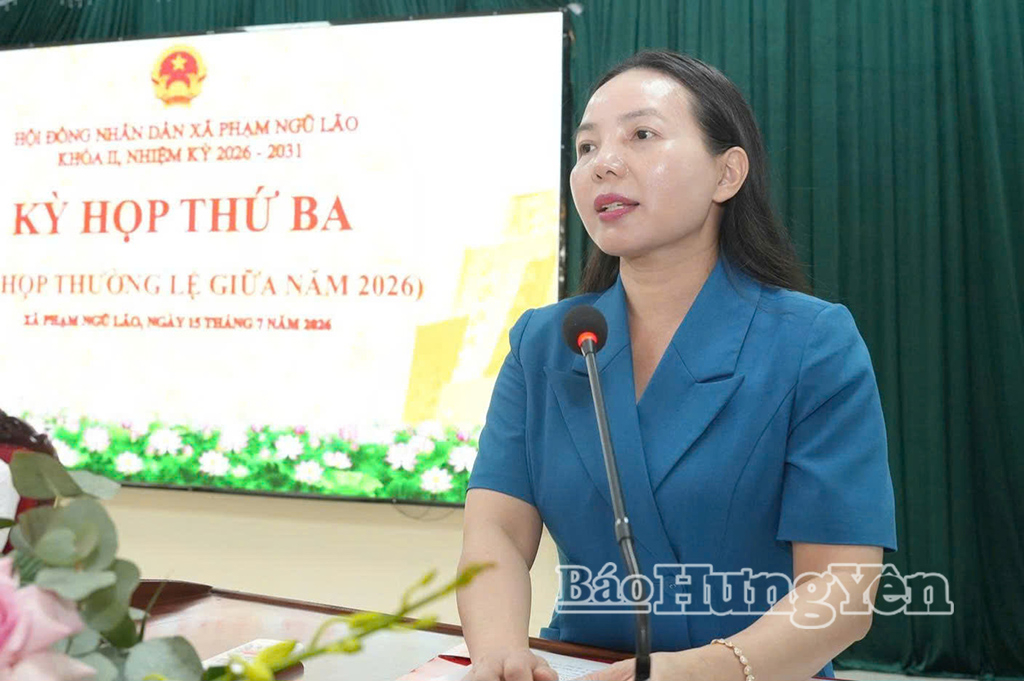 Đồng chí Phó Chủ tịch Thường trực Ủy ban MTTQ Việt Nam tỉnh phát biểu tại kỳ họp.