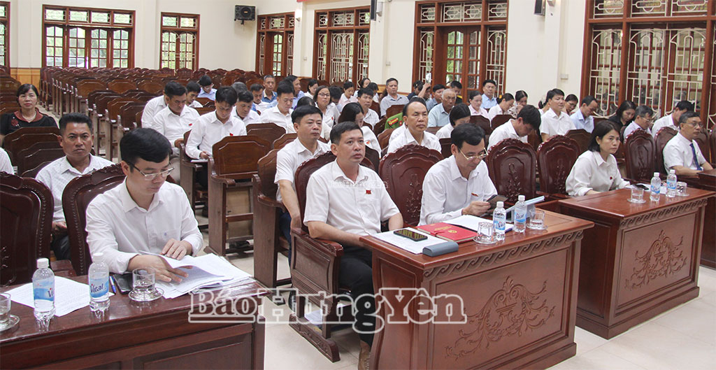 Các đại biểu dự kỳ họp.