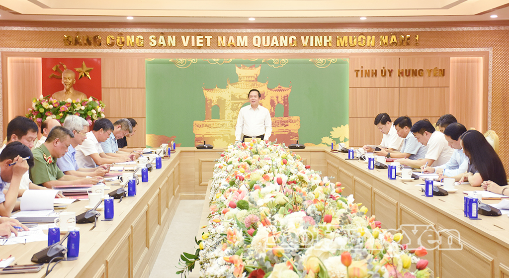 Đồng chí Phạm Quang Ngọc, Ủy viên Ban Chấp hành Trung ương Đảng, Bí thư Tỉnh ủy, Trưởng ban Chỉ đạo về phát triển khoa học công nghệ, đổi mới sáng tạo và chuyển đổi số tỉnh chủ trì hội nghị.