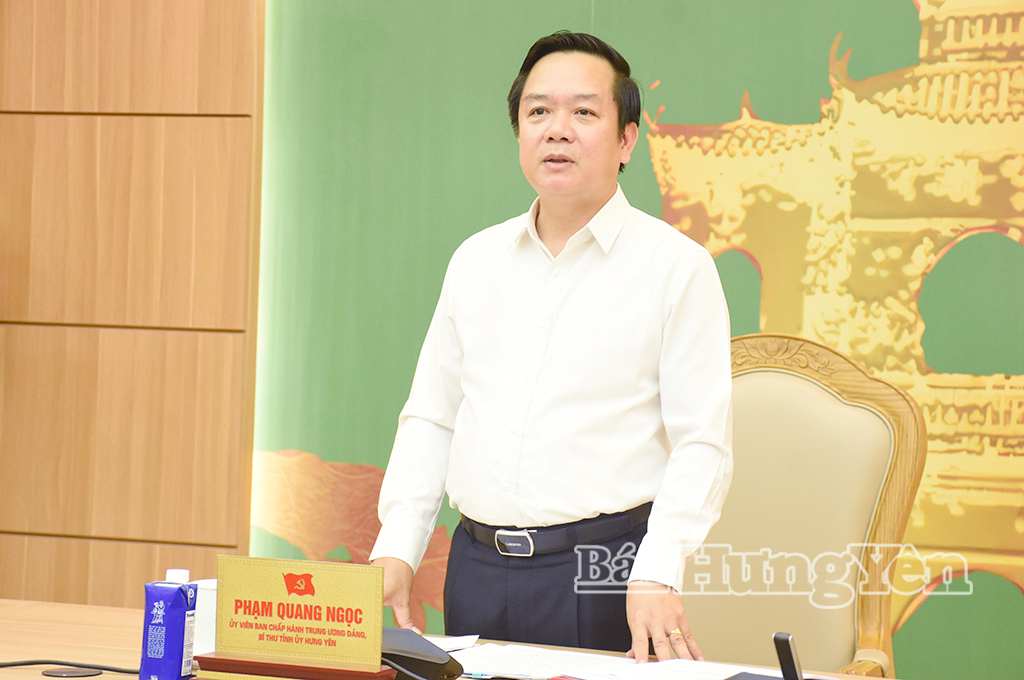 Đồng chí Phạm Quang Ngọc, Ủy viên Ban Chấp hành Trung ương Đảng, Bí thư Tỉnh ủy, Trưởng ban Chỉ đạo về phát triển khoa học công nghệ, đổi mới sáng tạo và chuyển đổi số tỉnh phát biểu chỉ đạo tại hội nghị.