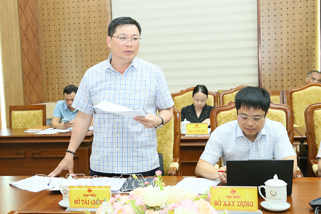 Lãnh đạo Sở Tài chính phát biểu tại cuộc họp.