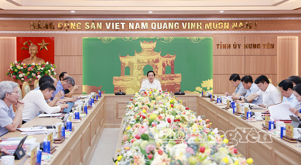Đồng chí Phạm Quang Ngọc, Ủy viên Ban Chấp hành Trung ương Đảng, Bí thư Tỉnh ủy chủ trì cuộc họp.