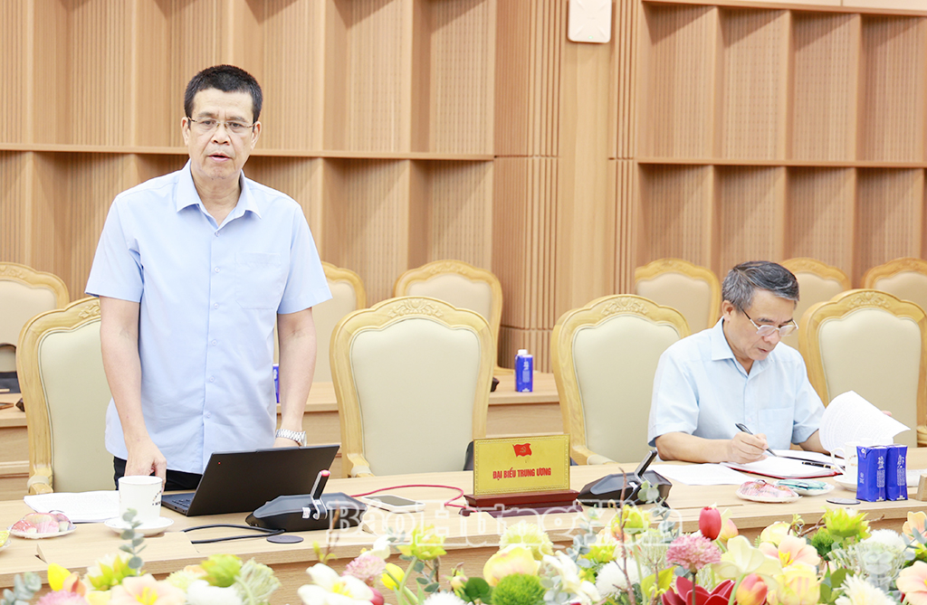 Đại diện các ban Đảng Trung ương phát biểu tại cuộc họp.