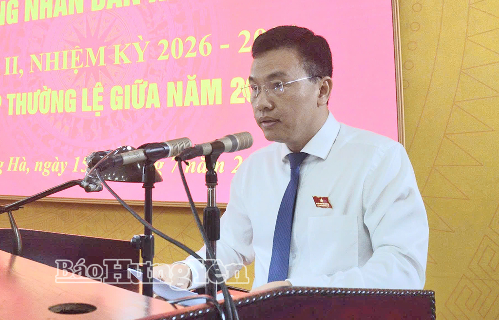 Lãnh đạo xã Hưng Hà phát biểu tại kỳ họp.