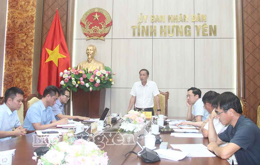Đồng chí Nguyễn Hùng Nam, Phó Chủ tịch UBND tỉnh chủ trì cuộc họp.