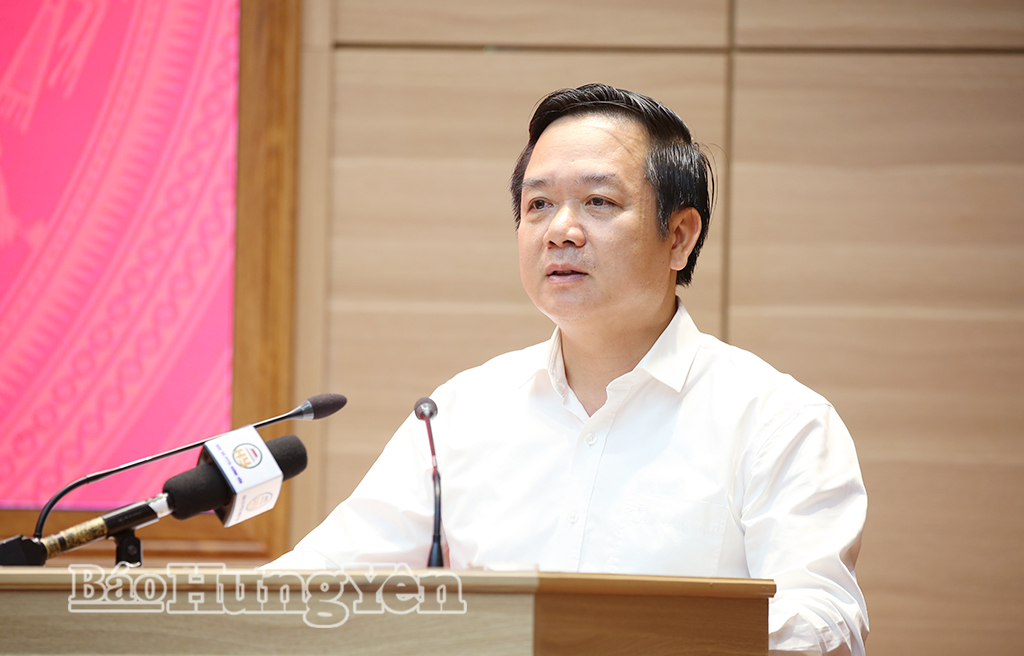 Đồng chí Phạm Quang Ngọc, Ủy viên Ban Chấp hành Trung ương Đảng, Bí thư Tỉnh ủy phát biểu chỉ đạo tại hội nghị.