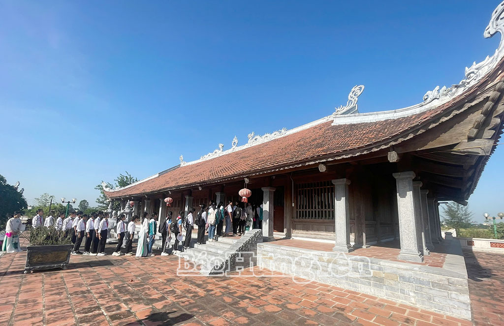 Khu lưu niệm Danh nhân văn hóa Lê Quý Đôn (xã Lê Quý Đôn) trở thành địa chỉ đỏ giáo dục, bồi đắp tinh thần yêu nước, hiếu học đối với các thế hệ học sinh. Ảnh: Thanh Thủy