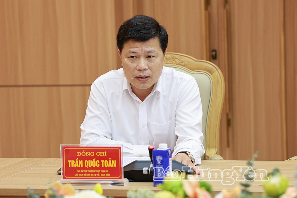 Đồng chí Trần Quốc Toản, Phó Bí thư Thường trực Tỉnh ủy, Chủ tịch Ủy ban MTTQ Việt Nam tỉnh phát biểu tại cuộc họp.