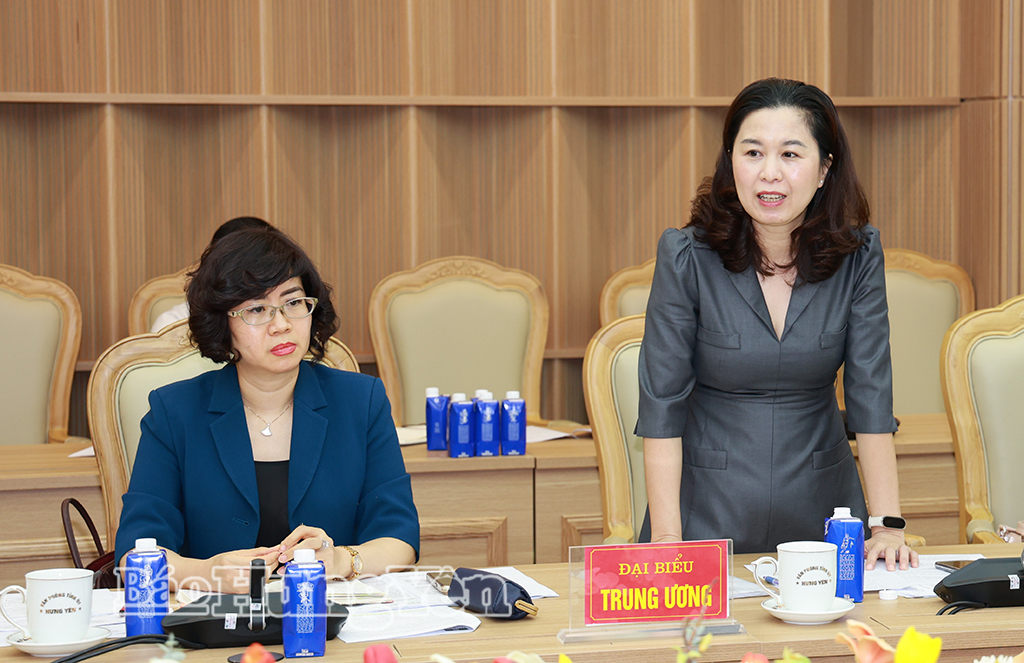 Lãnh đạo Bộ Văn hóa, Thể thao và Du lịch phát biểu tại hội nghị.