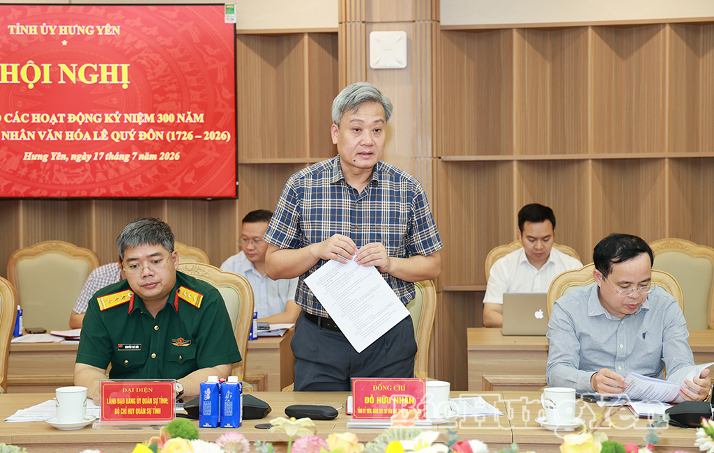Lãnh đạo Sở Văn hóa, Thể thao và Du lịch phát biểu tại cuộc họp.