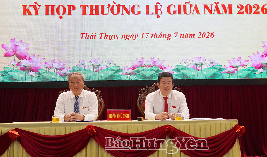 Chủ tọa điều hành kỳ họp.