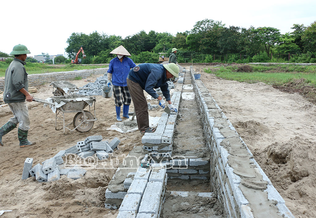 Thi công xây dựng hạ tầng dự án khu dân cư thôn Thượng Điền trên địa bàn xã Vũ Thư.