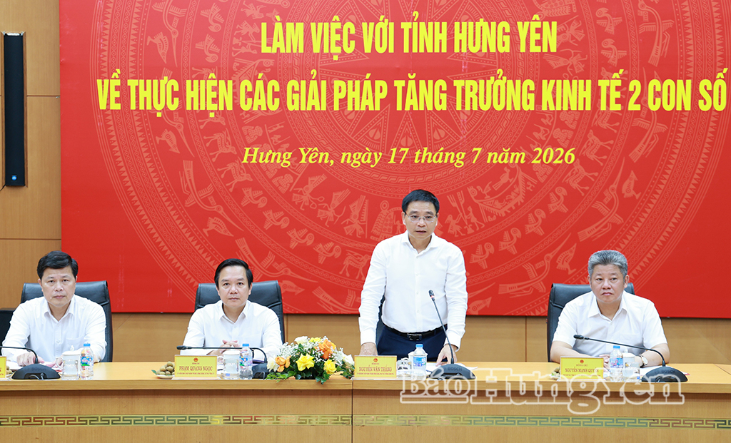 Đồng chí Nguyễn Văn Thắng, Ủy viên Ban Chấp hành Trung ương Đảng, Phó Thủ tướng Chính phủ và các đồng chí Thường trực Tỉnh ủy tại buổi làm việc.
