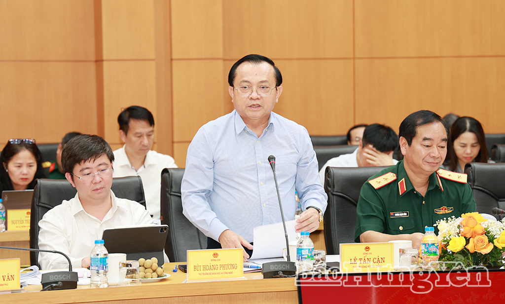 Lãnh đạo Bộ Tài chính phát biểu tại buổi làm việc.