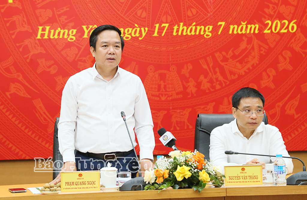 Đồng chí Phạm Quang Ngọc, Ủy viên Ban Chấp hành Trung ương Đảng, Bí thư Tỉnh ủy phát biểu tại buổi làm việc.