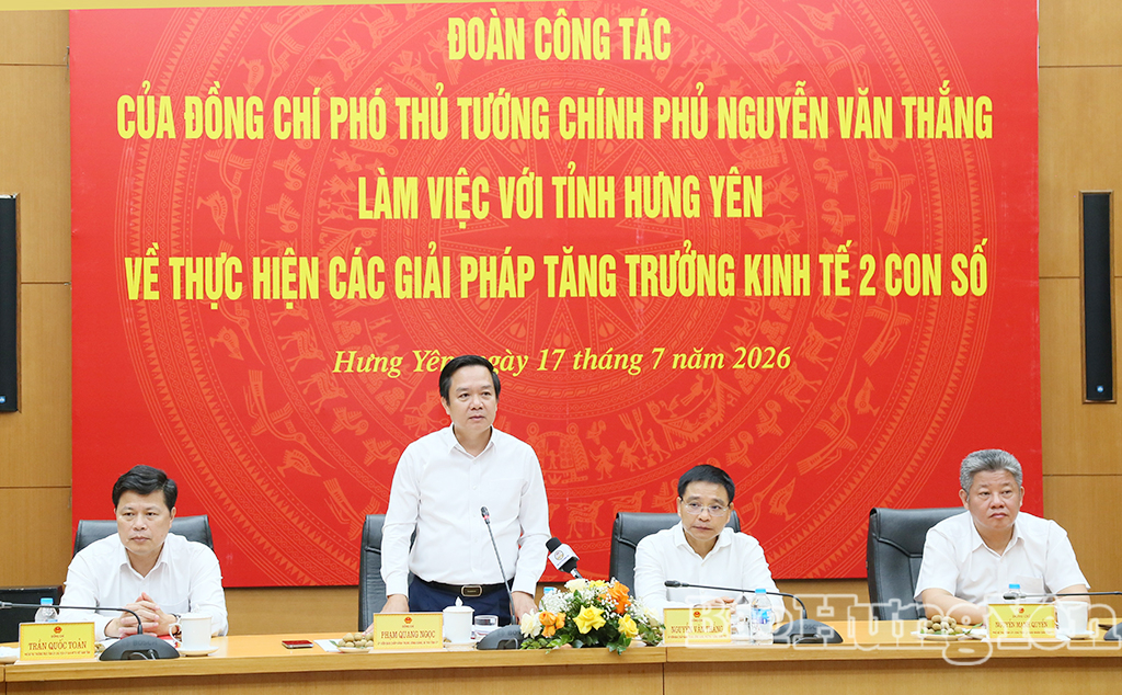 Đồng chí Phạm Quang Ngọc, Ủy viên Ban Chấp hành Trung ương Đảng, Bí thư Tỉnh ủy phát biểu tại buổi làm việc.