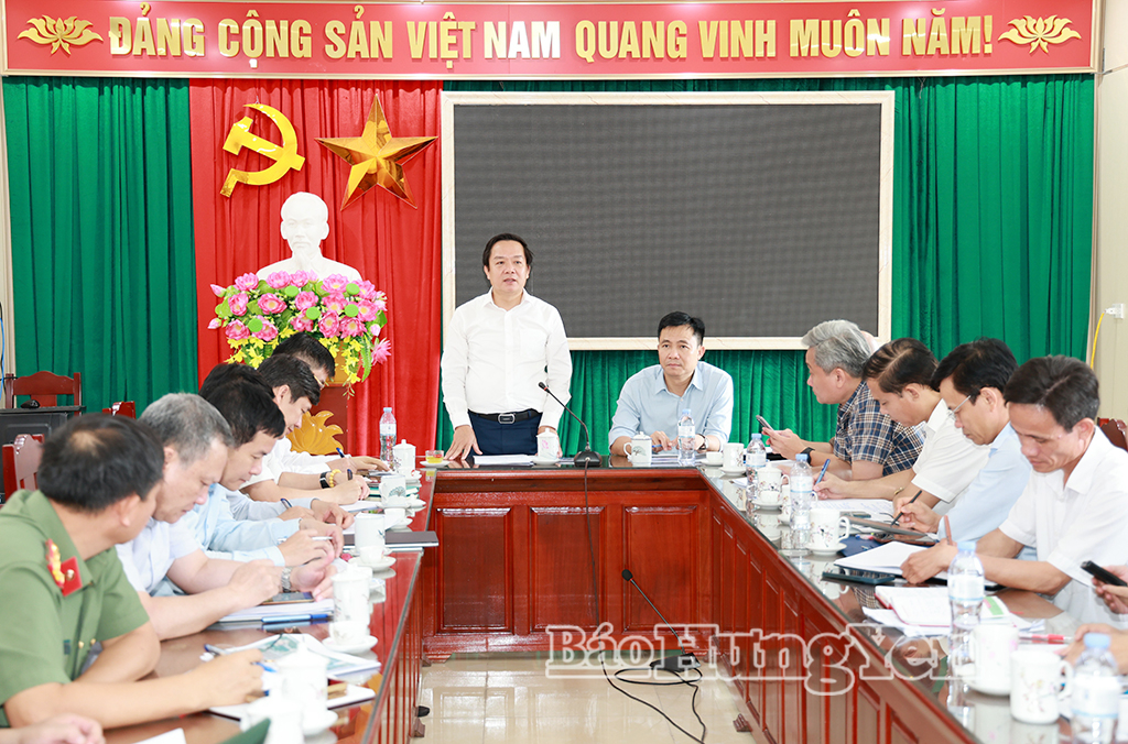 Đồng chí Phạm Quang Ngọc, Ủy viên Ban Chấp hành Trung ương Đảng, Bí thư Tỉnh ủy, Trưởng Ban Chỉ đạo làm việc với các đơn vị tổ chức chương trình lễ kỷ niệm.