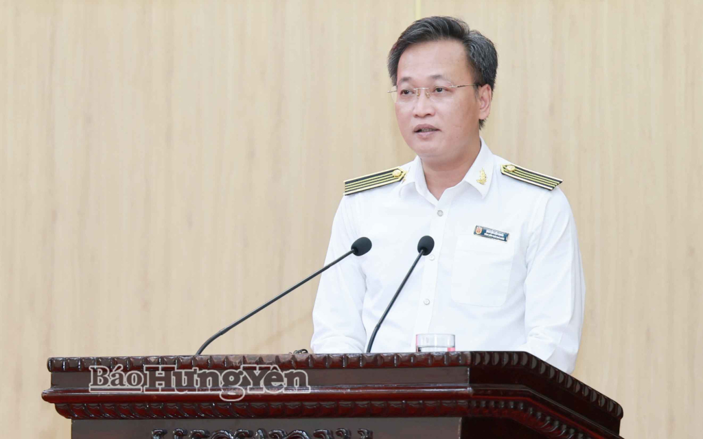 Đồng chí Nguyễn Hữu Nghĩa, Ủy viên Ban Chấp hành Trung ương Đảng, Tổng Kiểm toán nhà nước, Trưởng đoàn đại biểu Quốc hội tỉnh Hưng Yên phát biểu tại hội nghị. 