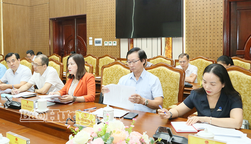 Các đại biểu dự họp.
