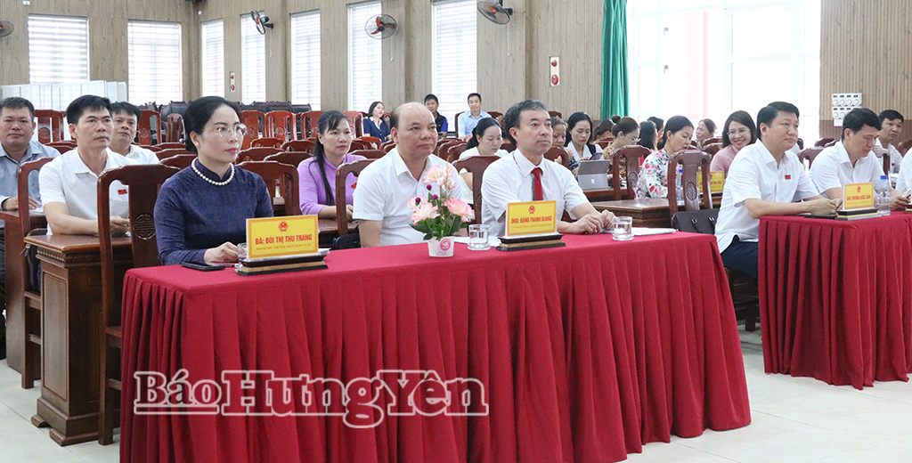 Các đại biểu dự kỳ họp.