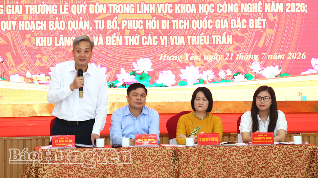Đồng chí Giám đốc Sở Văn hóa, Thể thao và Du lịch phát biểu tại hội nghị.