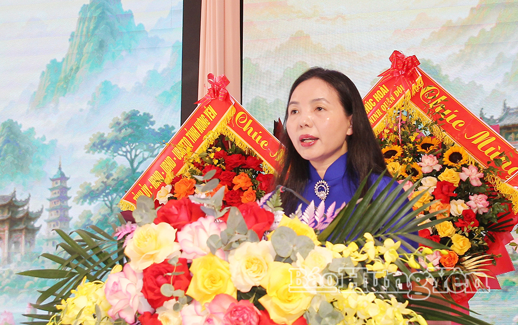 Đồng chí Ngô Thị Kim Hoàn, Ủy viên Ban Thường vụ Tỉnh ủy, Phó Chủ tịch Thường trực Ủy ban MTTQ Việt Nam tỉnh phát biểu tại Đại hội.