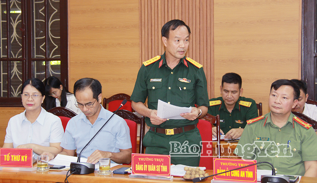 Đại biểu tham luận tại hội thảo.