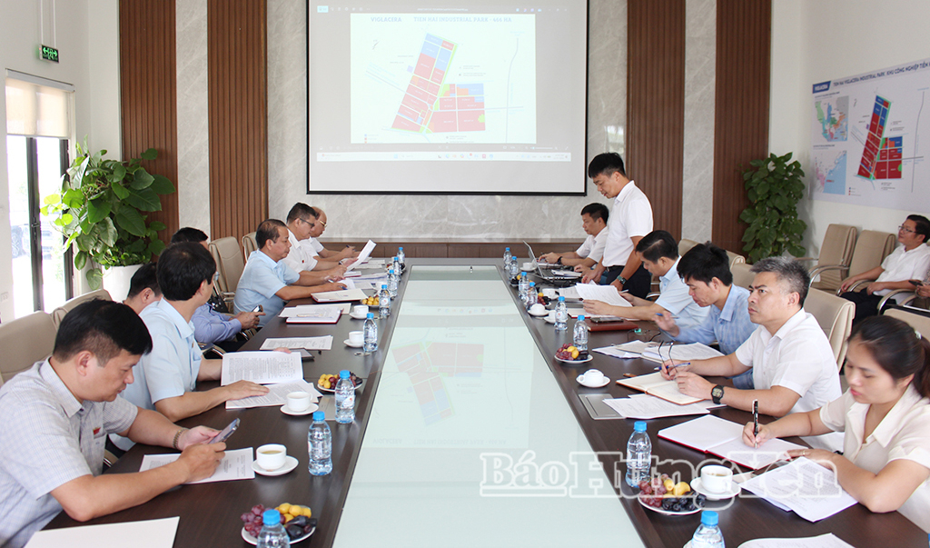 Đoàn giám sát của Ban Kinh tế - Ngân sách, HĐND tỉnh làm việc với chủ đầu tư Khu công nghiệp Tiền Hải.