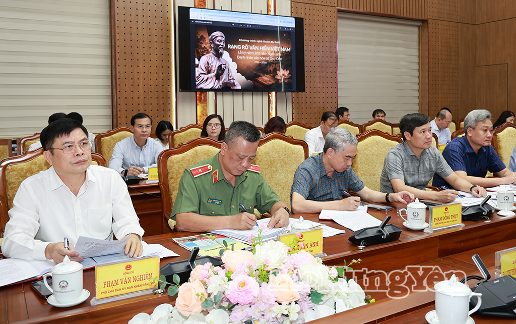 Các đại biểu dự cuộc họp.