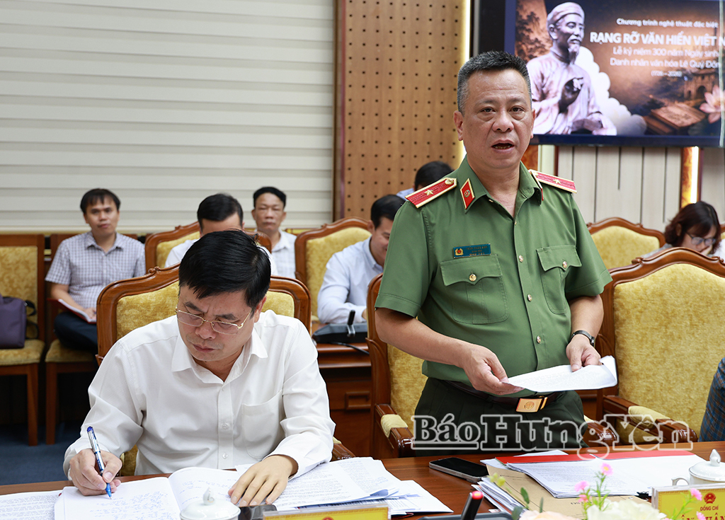 Thiếu tướng Trần Xuân Ánh, Ủy viên Ban Thường vụ Tỉnh ủy, Giám đốc Công an tỉnh phát biểu tại cuộc họp.
