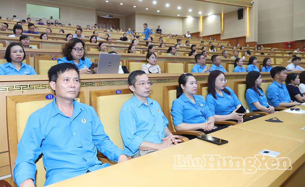 Đoàn viên, công nhân, viên chức, người lao động dự hội nghị.