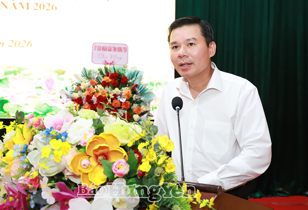 Đồng chí Nguyễn Lê Huy, Ủy viên Ban Thường vụ Tỉnh ủy, Phó Chủ tịch Thường trực UBND tỉnh phát biểu tại hội nghị.