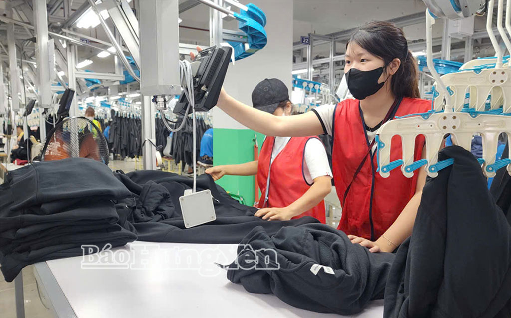 Dây chuyền may của Công ty TNHH Capital Holding Development, CCN Quý Ninh.