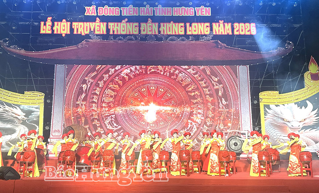 Tiết mục trống hội tại lễ khai mạc.