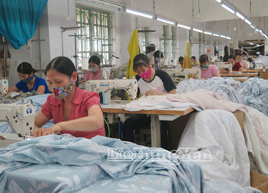 Xí nghiệp Đông Thắng tạo việc làm ổn định cho hơn 100 lao động tại xưởng.