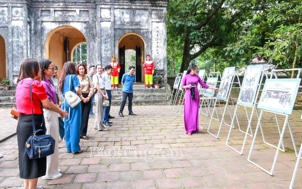 Giới thiệu lịch sử khoa cử và truyền thống hiếu học tại Văn Miếu Xích Đằng.