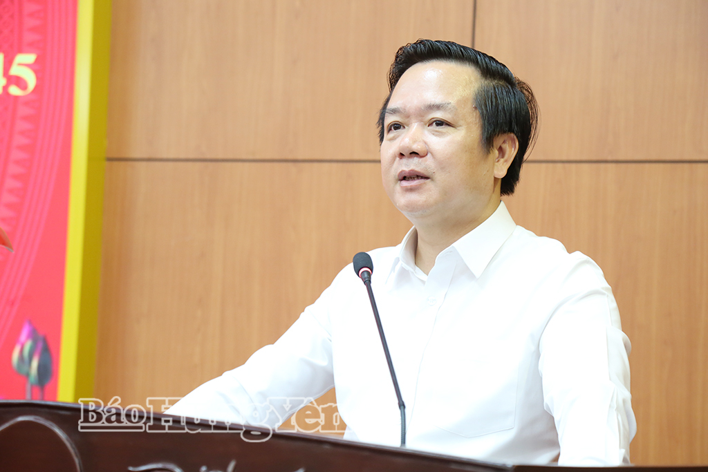 Đồng chí Phạm Quang Ngọc, Ủy viên Ban Chấp hành Trung ương Đảng, Bí thư Tỉnh ủy phát biểu tại hội nghị.