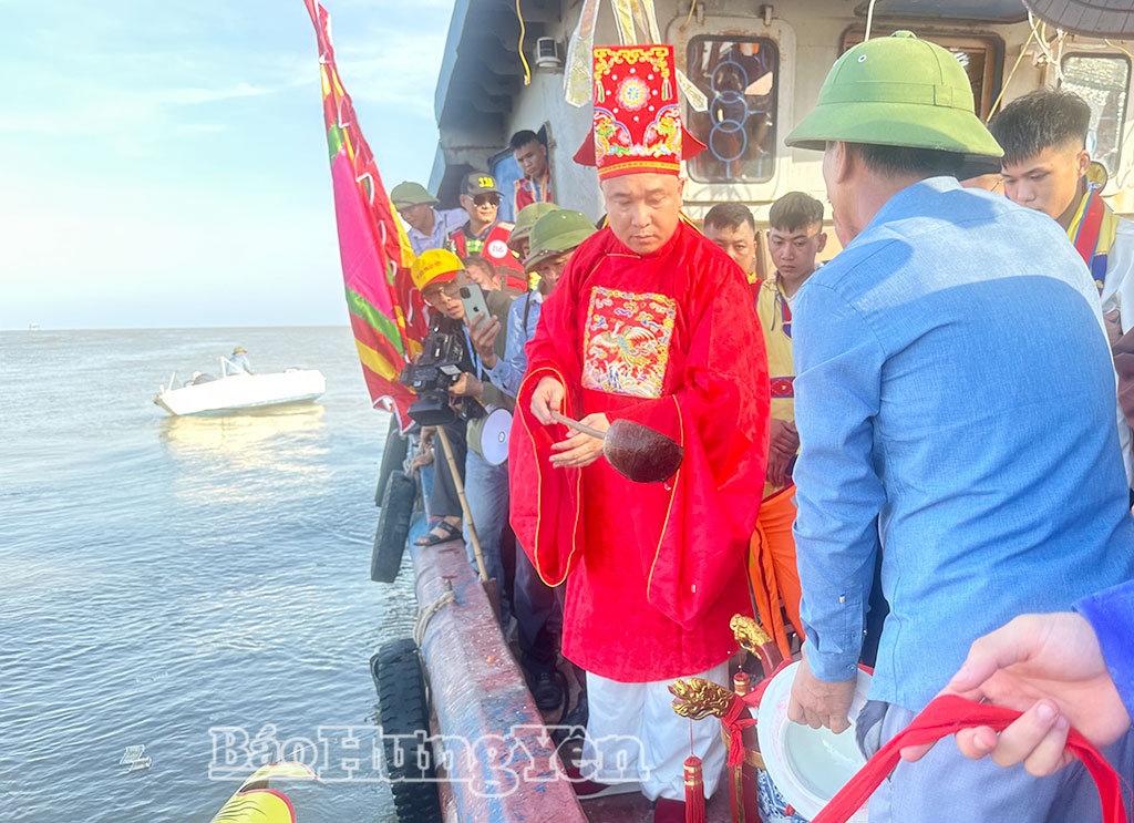 Lễ xin nước để rước về đền.
