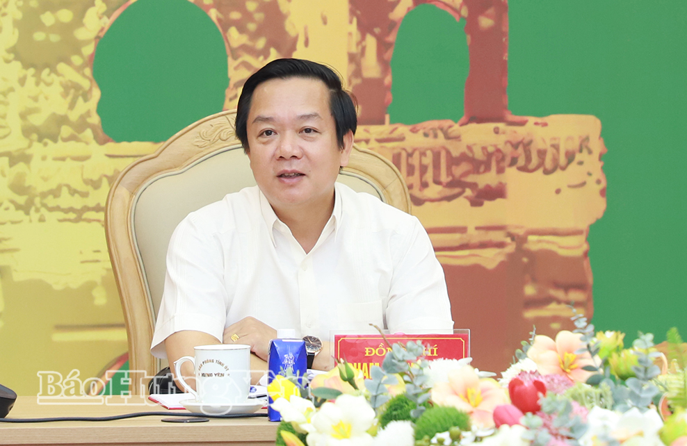 Đồng chí Phạm Quang Ngọc, Ủy viên Ban Chấp hành Trung ương Đảng, Bí thư Tỉnh ủy, Trưởng ban Chỉ đạo tỉnh chủ trì cuộc họp.