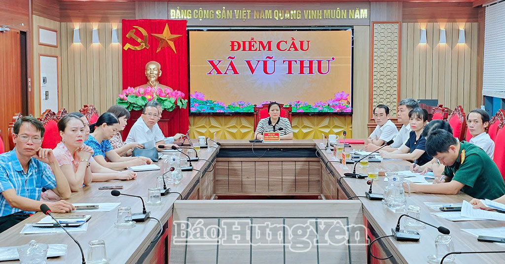 Các đại biểu dự hội nghị tại điểm cầu xã Vũ Thư. (Ảnh Trịnh Cường).