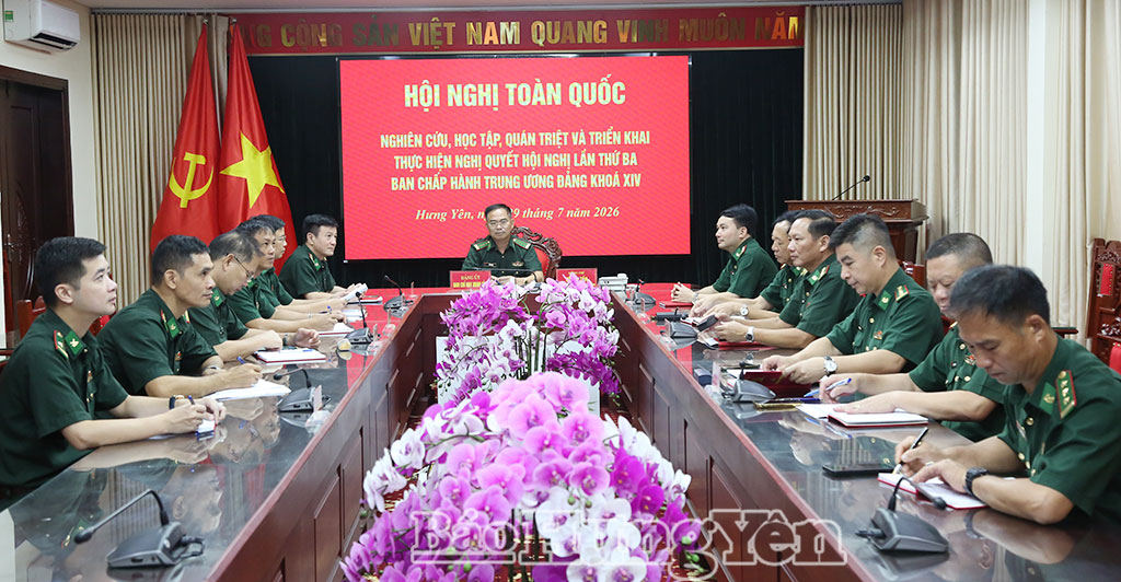 Các đại biểu dự hội nghị tại điểm cầu Ban Chỉ huy Bộ đội Biên phòng, Bộ CHQS tỉnh. (Ảnh Trịnh Cường).