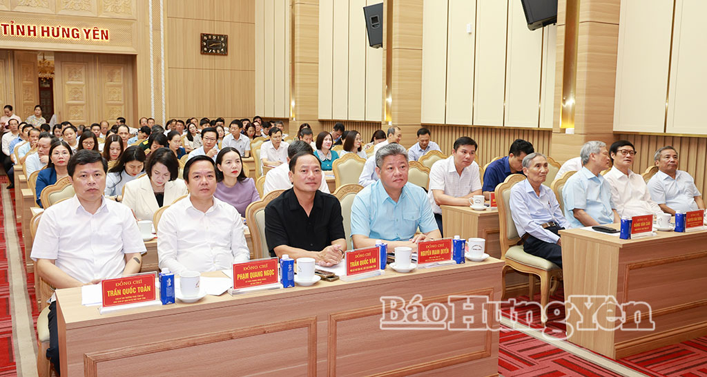 Các đại biểu dự hội nghị tại điểm cầu trụ sở Tỉnh ủy Hưng Yên. Ảnh: Lê Hiếu