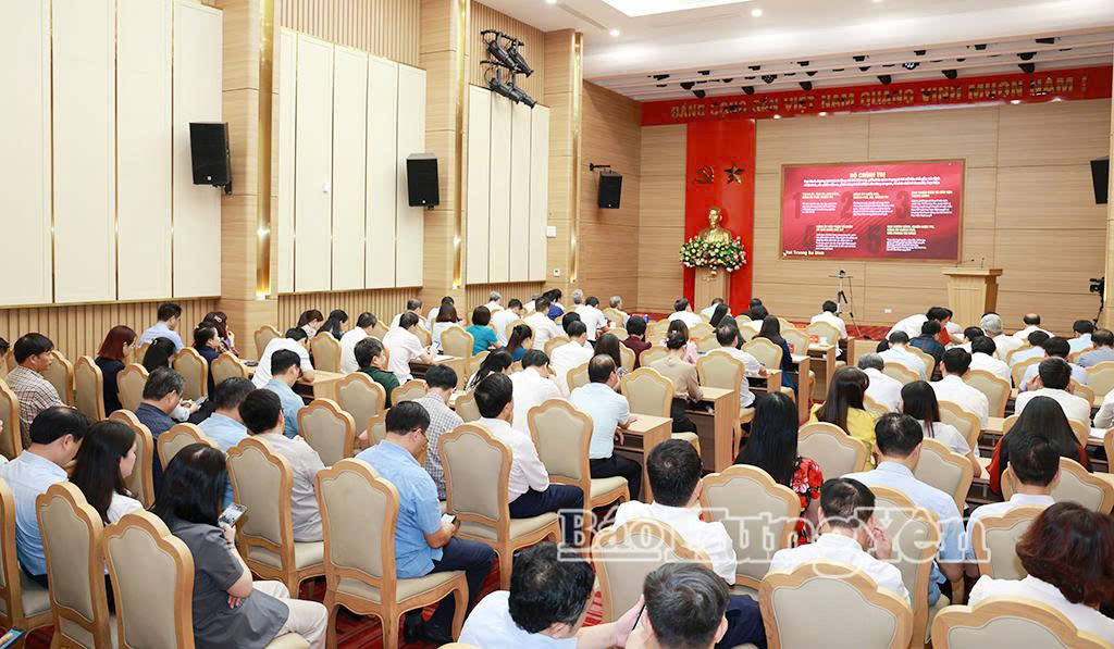 Quang cảnh hội nghị tại điểm cầu trụ sở Tỉnh ủy Hưng Yên. Ảnh: Lê Hiếu