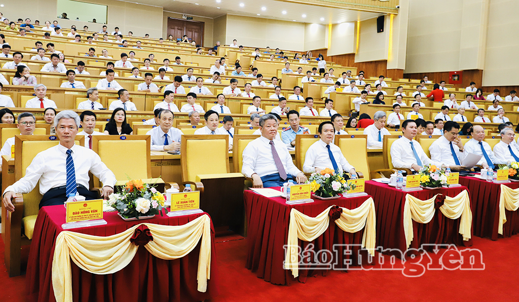 Các đồng chí: Phạm Quang Ngọc, Ủy viên Ban Chấp hành Trung ương Đảng, Bí thư Tỉnh ủy; Nguyễn Mạnh Quyền, Phó Bí thư Tỉnh ủy, Chủ tịch UBND tỉnh, Chủ tịch Hội đồng Thi đua - Khen thưởng tỉnh và các đại biểu dự lễ phát động.