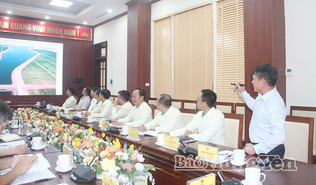 Đại diện THACO AGRI trình bày chi tiết về định hướng và kế hoạch triển khai đề án.